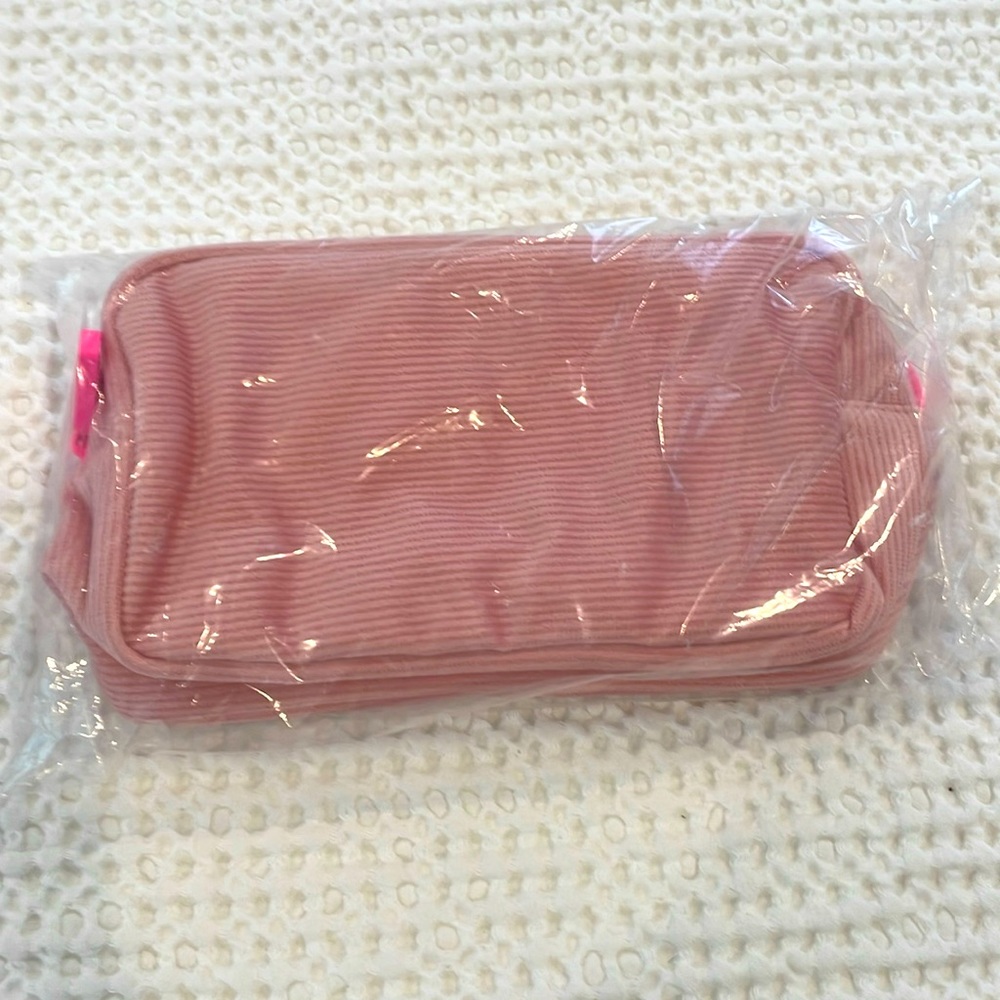 iNNBEAUTY MAKEUP BAG. BRAND NEW IN PLASTIC
